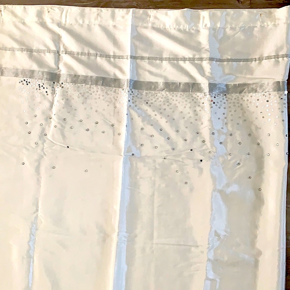 Shower Curtain ~ White/cream ~ sequence